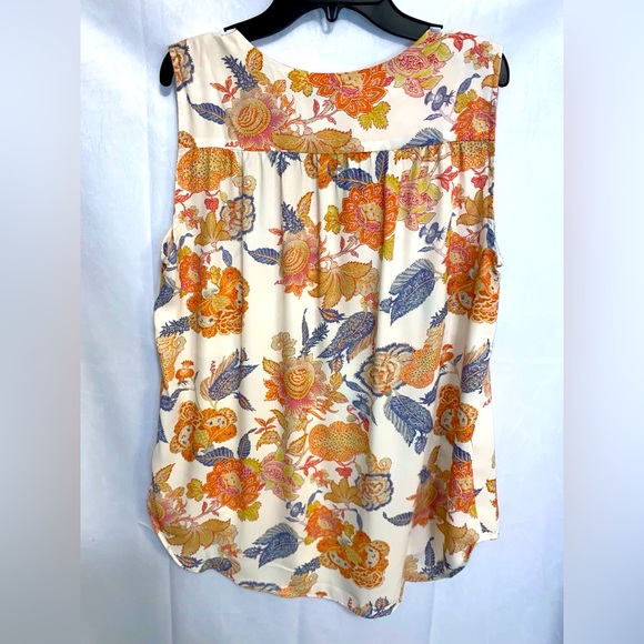 Antibes Blanc-  Sleeveless, Floral, blouse. Size Medium - Picture 2 of 4